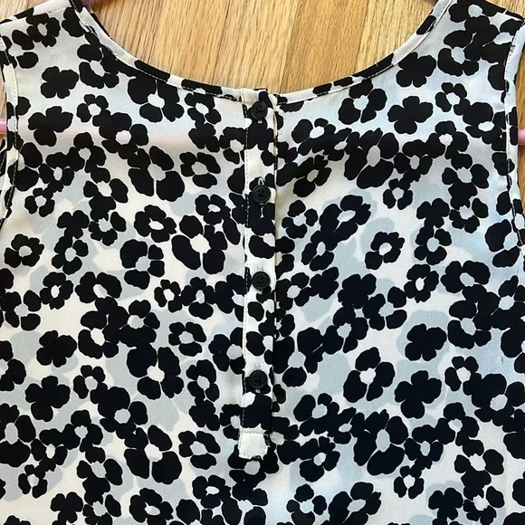 Medium Loft cream tank top with black floral detail - Picture 3 of 4